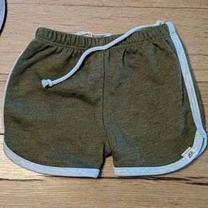 Lulu & Roo moss green shorts NWT